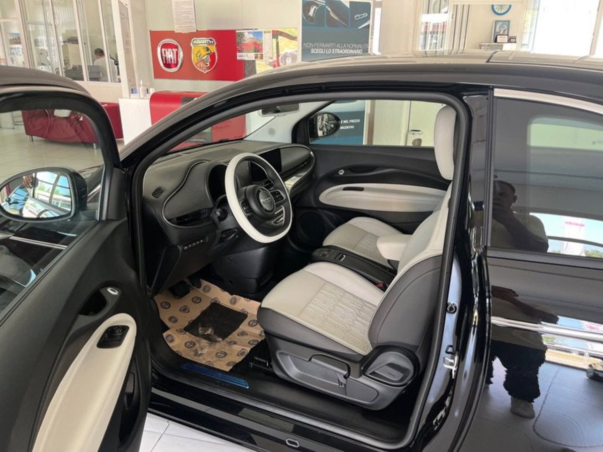 Fiat 500 Cabrio La Prima by Bocelli Cabrio 42 kWh (10)