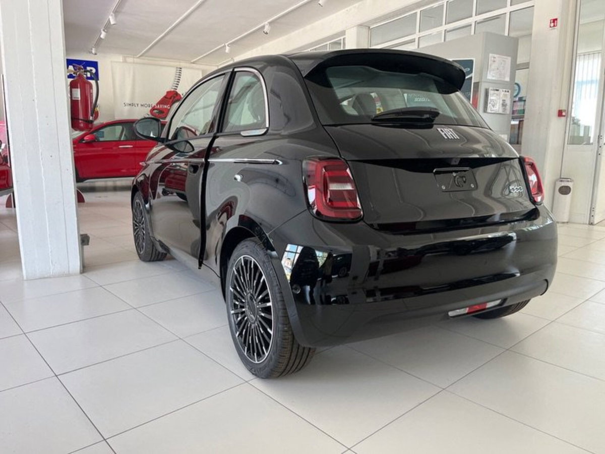 Fiat 500 Cabrio La Prima by Bocelli Cabrio 42 kWh (8)