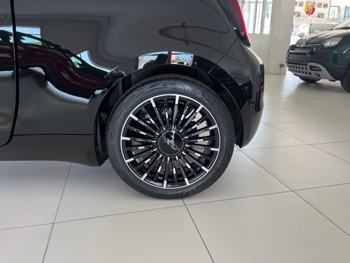 Fiat 500 Cabrio La Prima by Bocelli Cabrio 42 kWh (9)