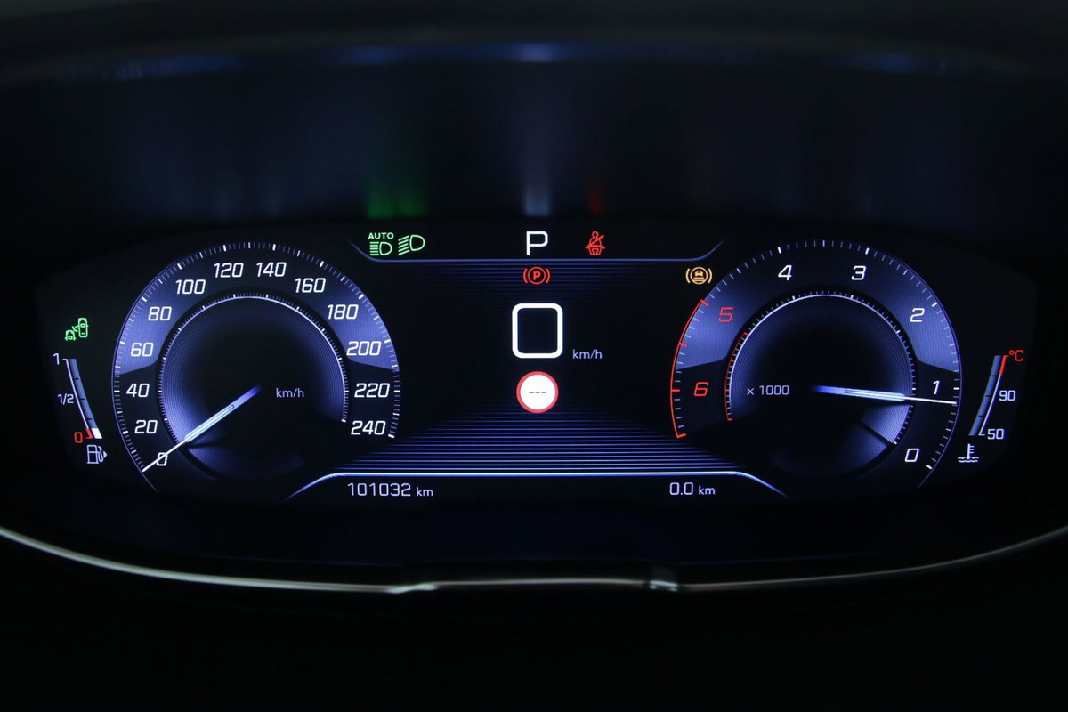Peugeot 3008 BlueHDi 130 S&S EAT8 Allure Pack (11)
