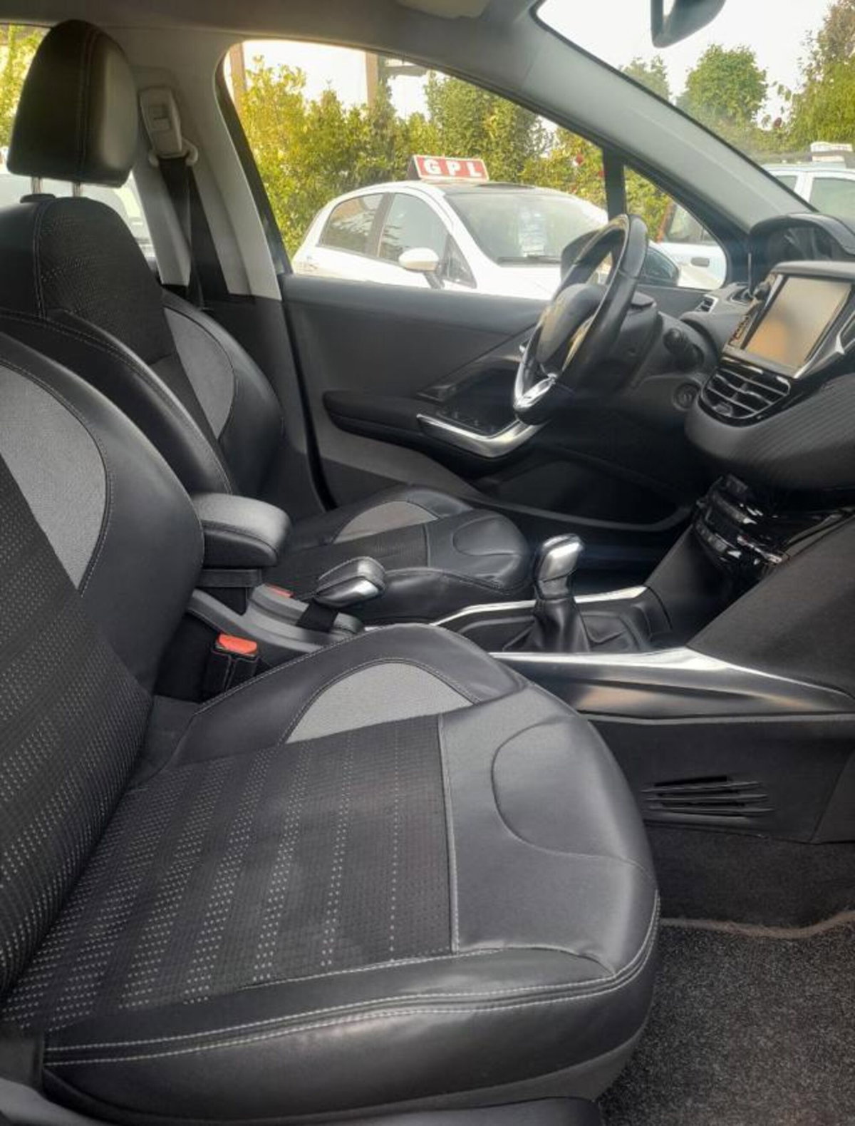 Peugeot 2008 e-HDi 92 CV Stop&Start Active (10)