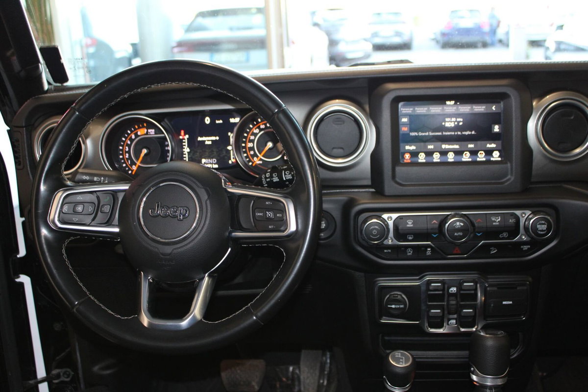 Jeep Wrangler Unlimited 2.0 Turbo Sahara (10)