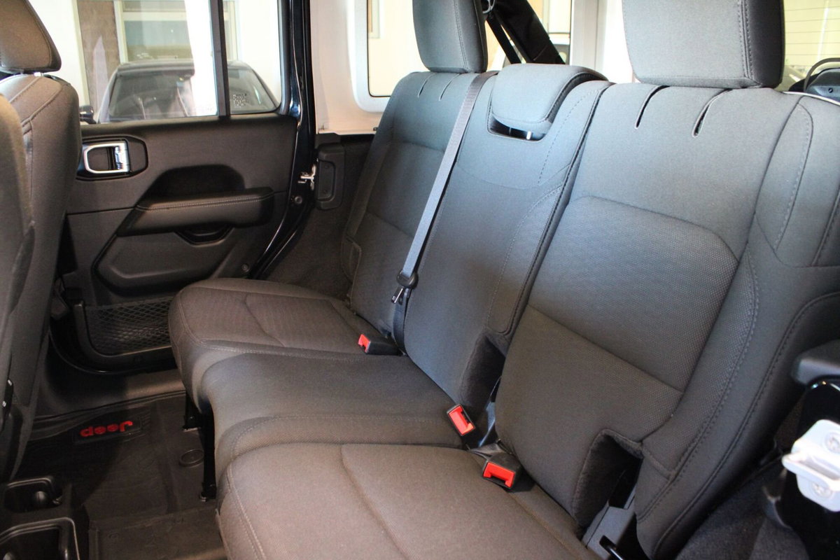 Jeep Wrangler Unlimited 2.0 Turbo Sahara (12)