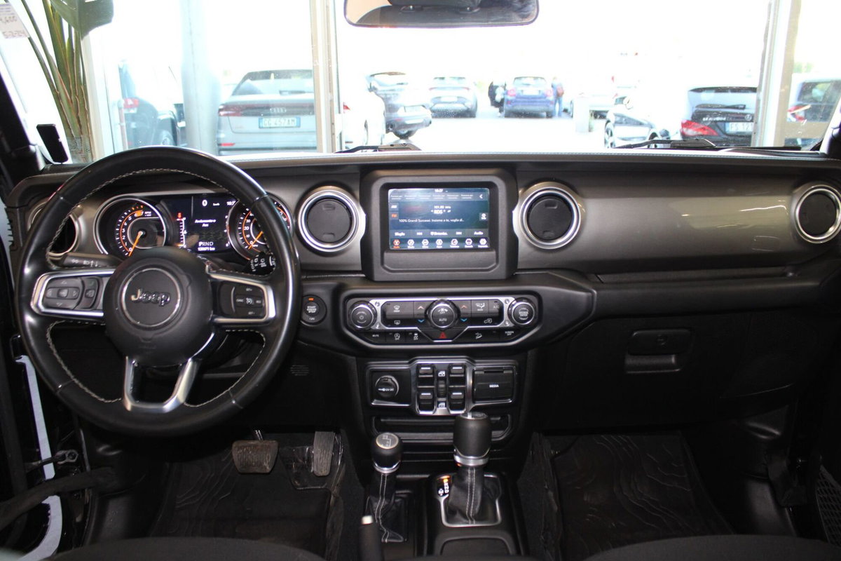 Jeep Wrangler Unlimited 2.0 Turbo Sahara (9)