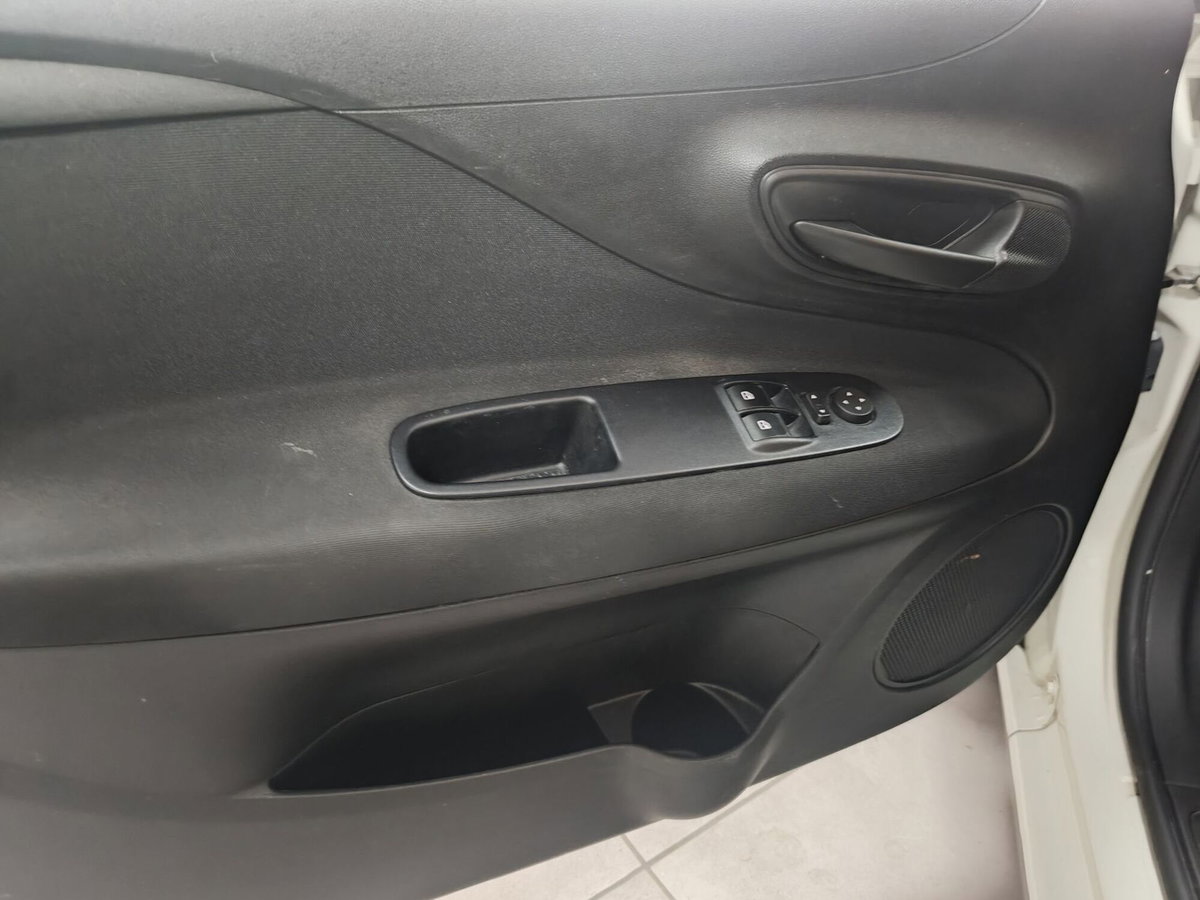 Fiat Punto 1.2 8V 3 porte Street (5)