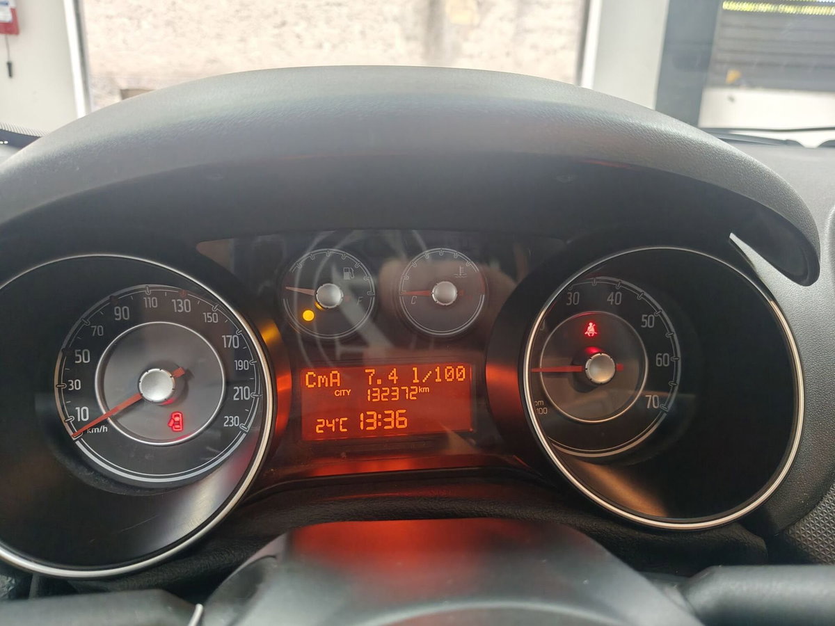 Fiat Punto 1.2 8V 3 porte Street (9)