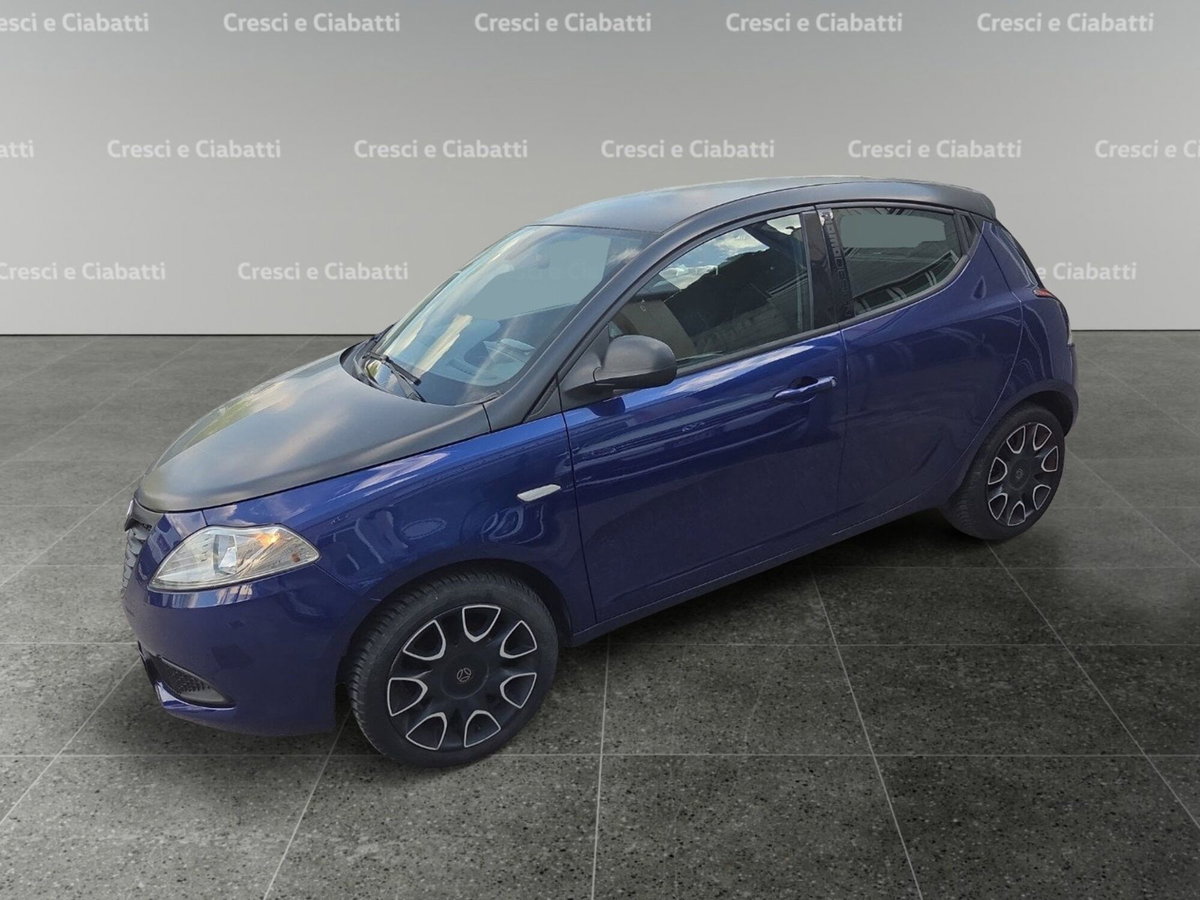 Lancia Ypsilon 1.2 69 CV 5 porte S Momodesign