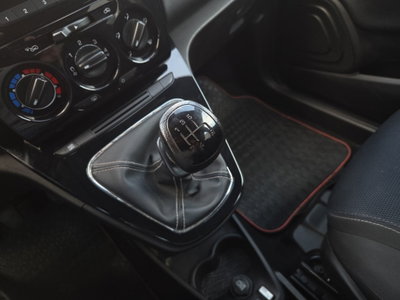 Lancia Ypsilon 1.2 69 CV 5 porte S Momodesign (11)
