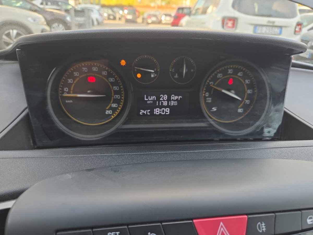 Lancia Ypsilon 1.2 69 CV 5 porte S Momodesign (12)