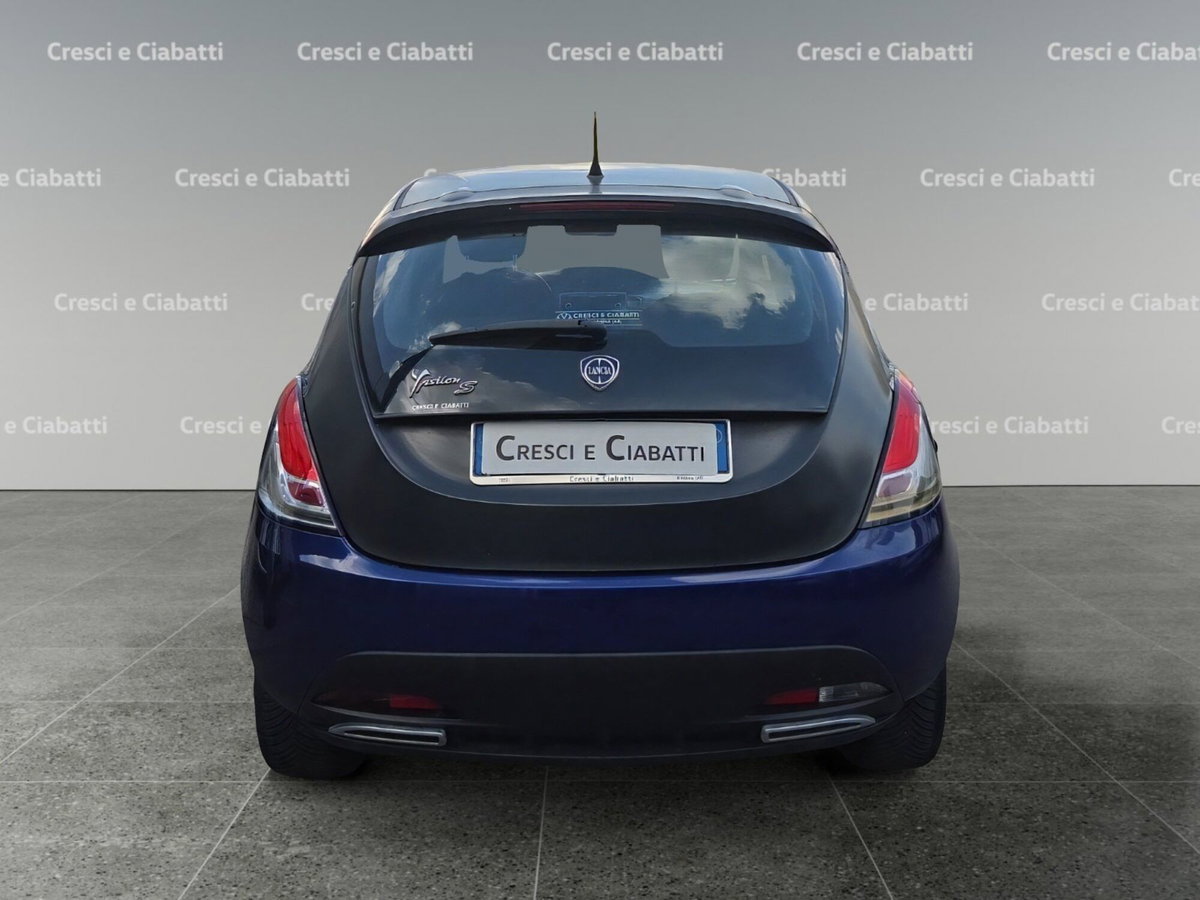 Lancia Ypsilon 1.2 69 CV 5 porte S Momodesign (4)