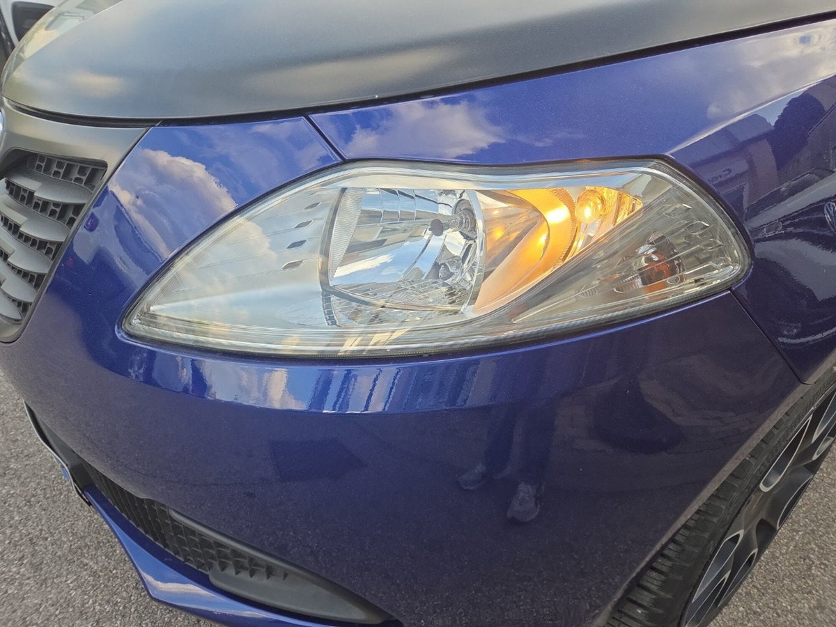 Lancia Ypsilon 1.2 69 CV 5 porte S Momodesign (5)