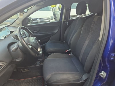 Lancia Ypsilon 1.2 69 CV 5 porte S Momodesign (8)