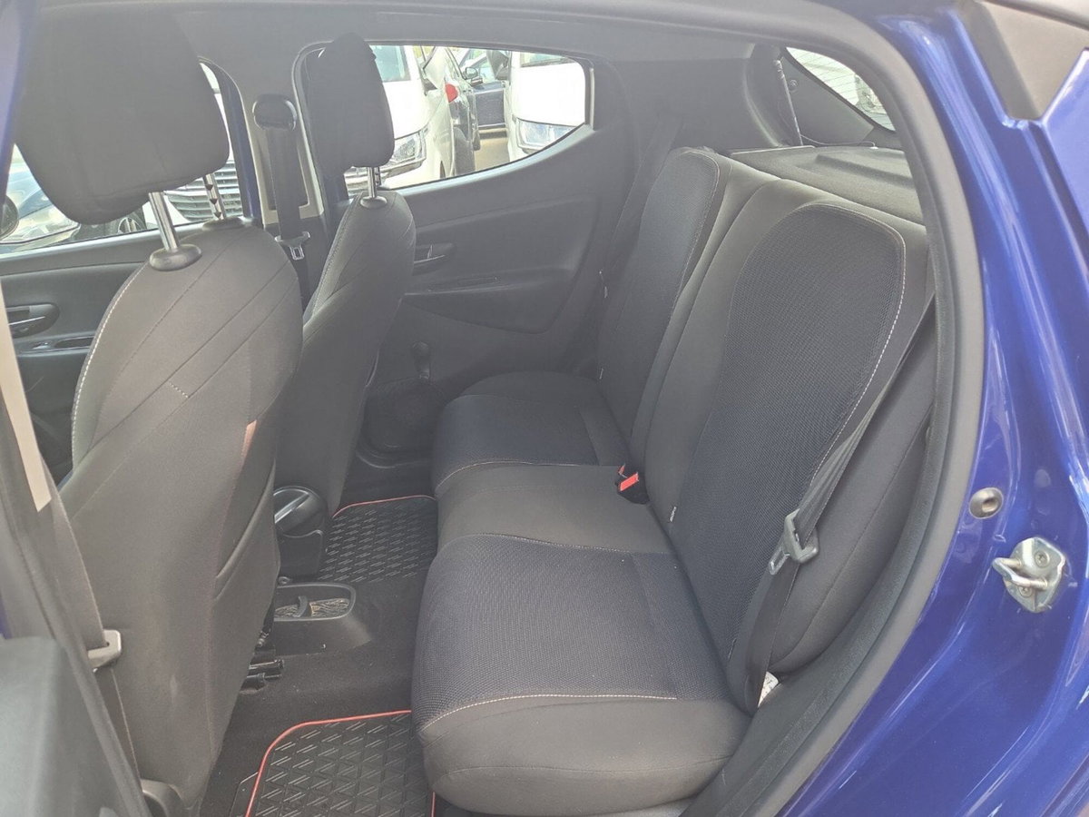 Lancia Ypsilon 1.2 69 CV 5 porte S Momodesign (9)