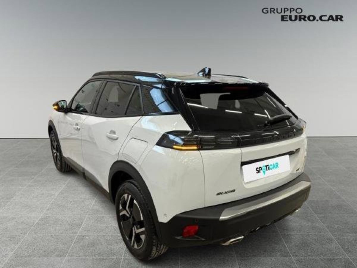 Peugeot 2008 PureTech 130 S&S EAT8 GT Pack (4)