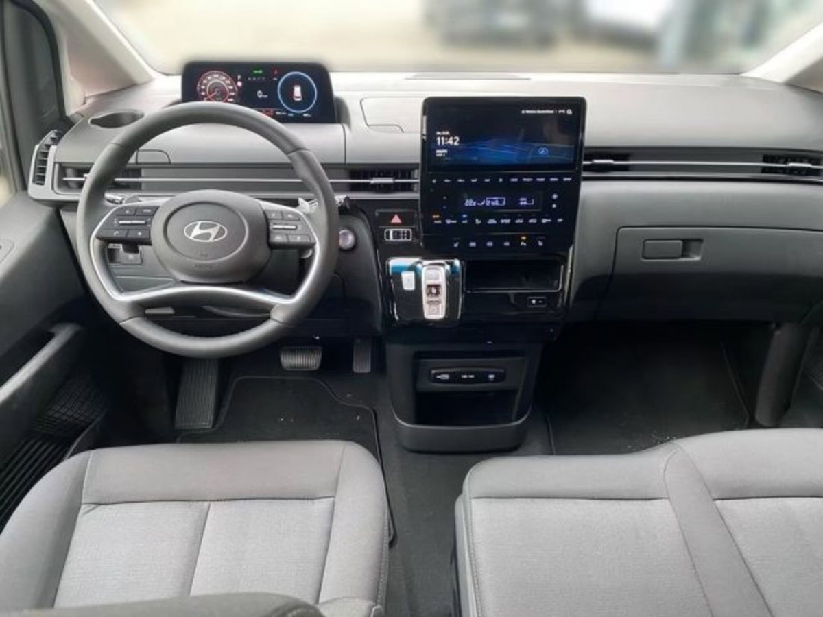 Hyundai Staria 1.6 hev 2wd auto (10)