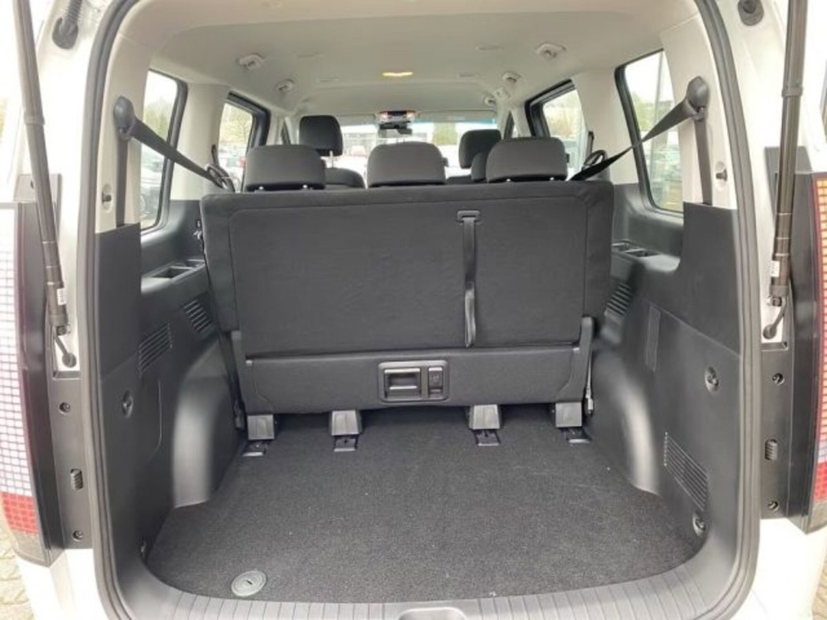 Hyundai Staria 1.6 hev 2wd auto (13)