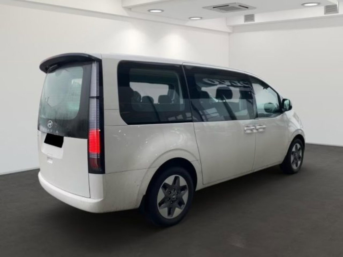 Hyundai Staria 1.6 hev 2wd auto (2)