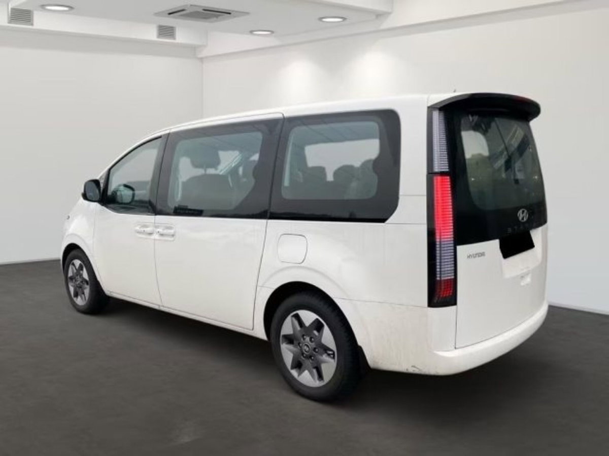 Hyundai Staria 1.6 hev 2wd auto (4)