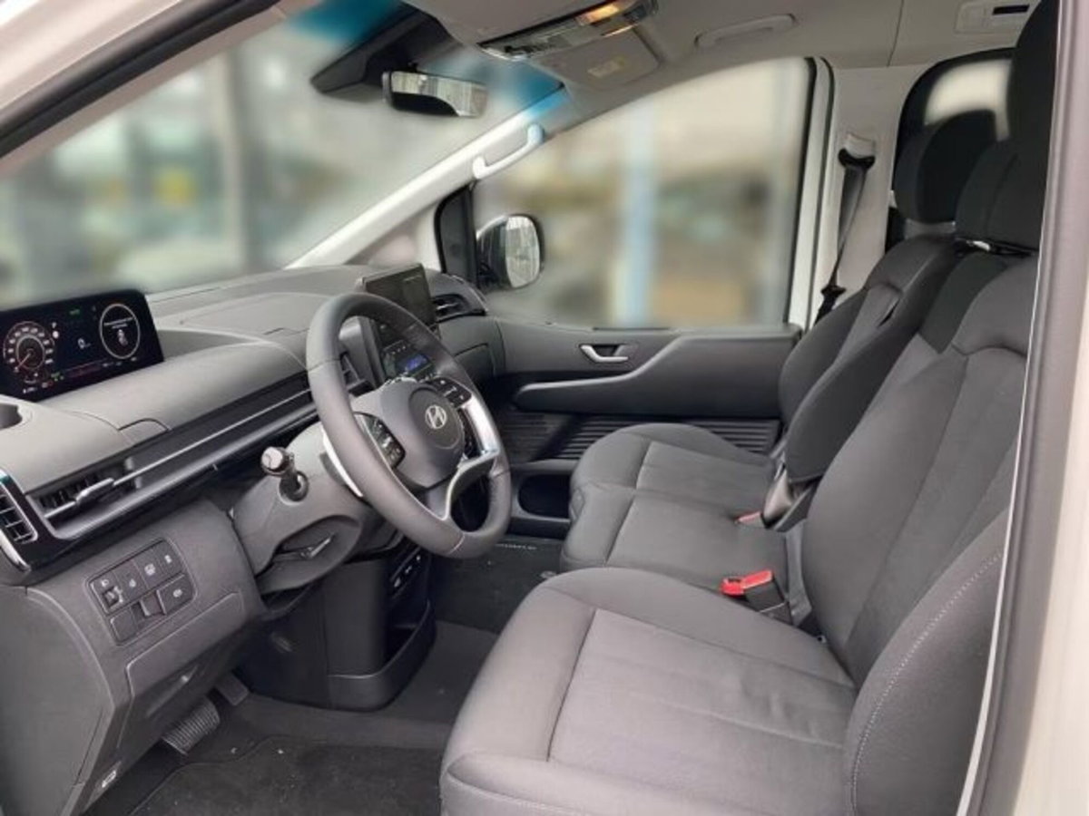Hyundai Staria 1.6 hev 2wd auto (7)