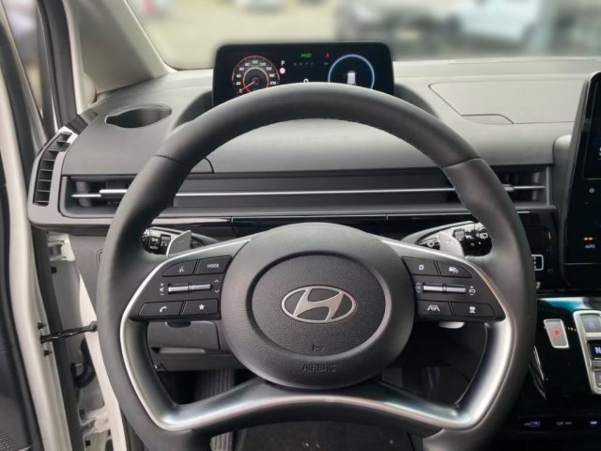 Hyundai Staria 1.6 hev 2wd auto (8)