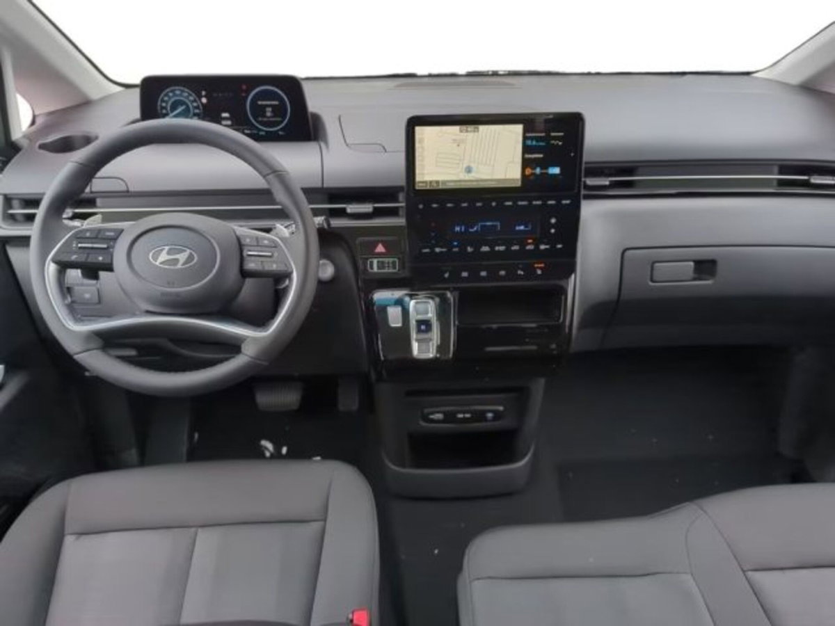 Hyundai Staria 1.6 hev 2wd auto (10)
