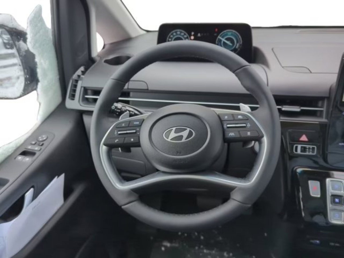 Hyundai Staria 1.6 hev 2wd auto (12)