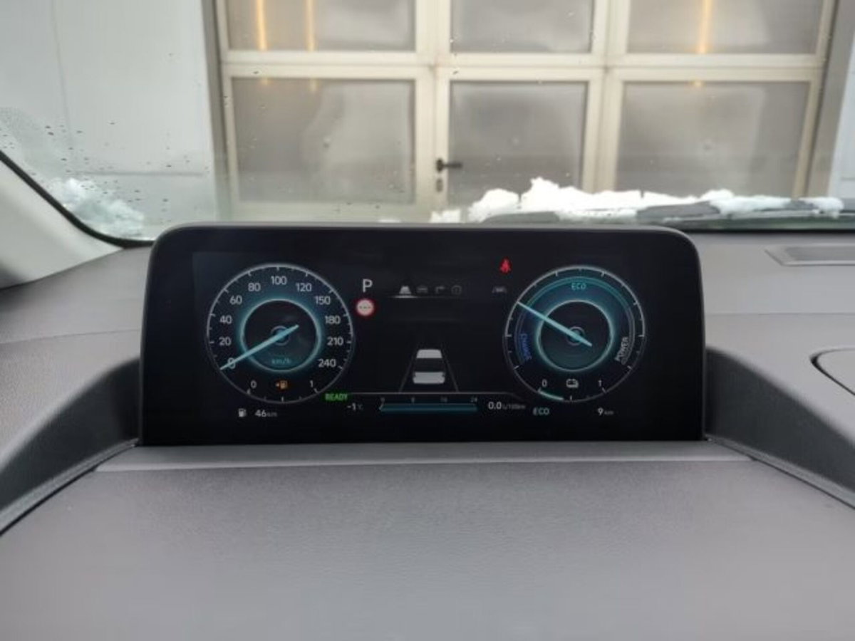 Hyundai Staria 1.6 hev 2wd auto (13)
