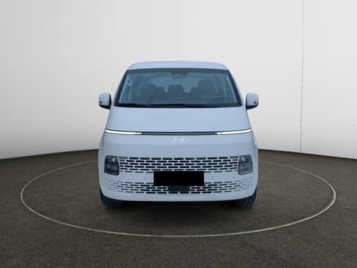 Hyundai Staria 1.6 hev 2wd auto (2)