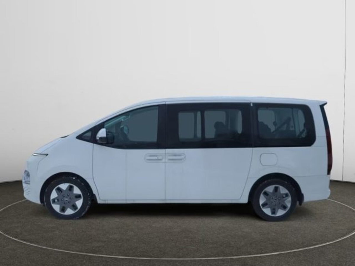 Hyundai Staria 1.6 hev 2wd auto (3)