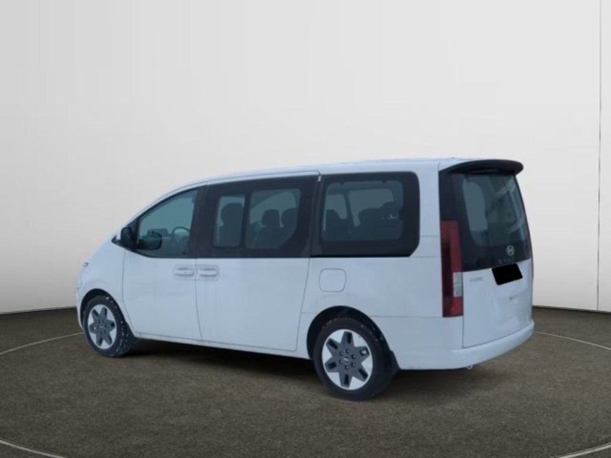 Hyundai Staria 1.6 hev 2wd auto (4)