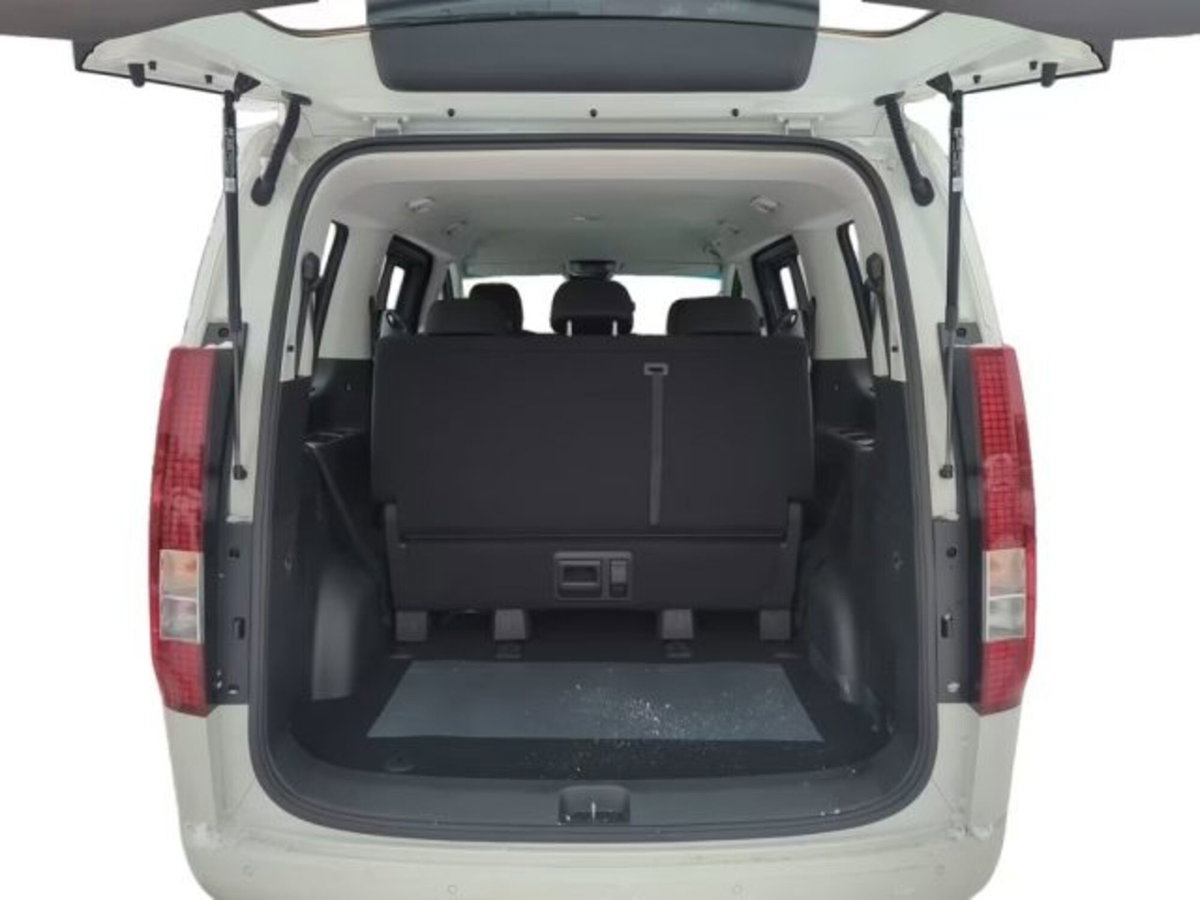 Hyundai Staria 1.6 hev 2wd auto (6)