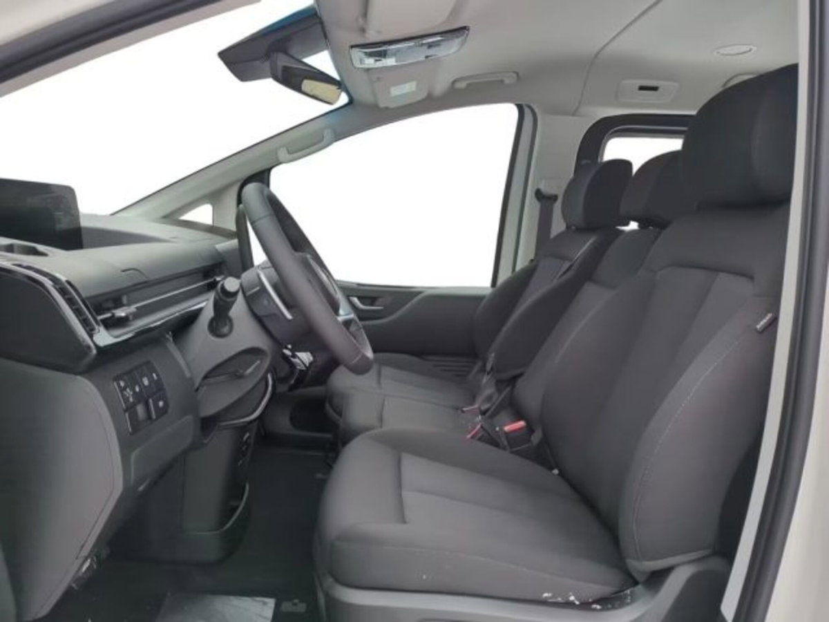 Hyundai Staria 1.6 hev 2wd auto (8)