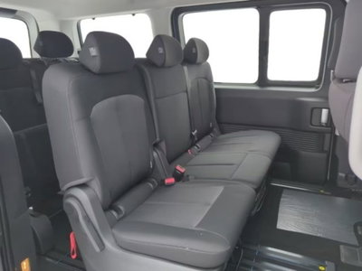 Hyundai Staria 1.6 hev 2wd auto (9)