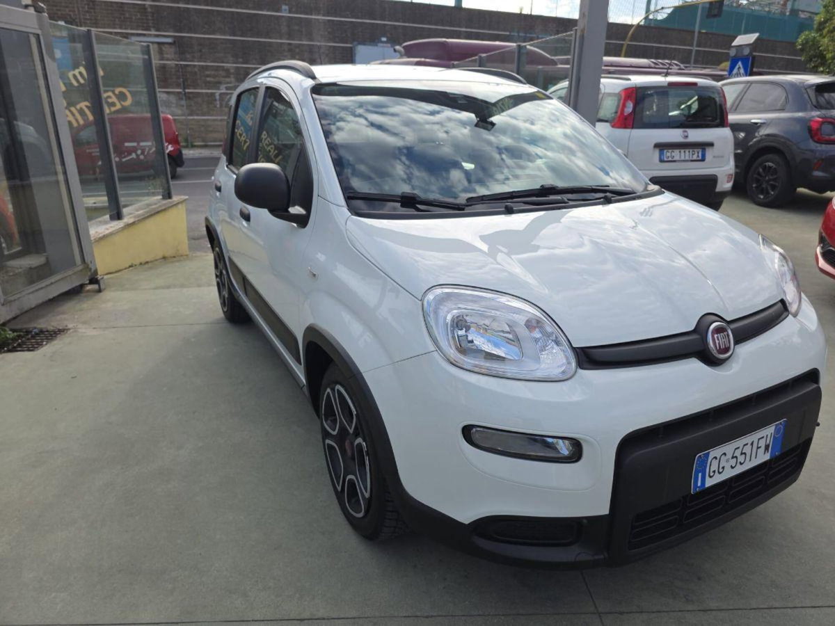 Fiat Panda 1.0 FireFly S&S Hybrid City Cross (4)