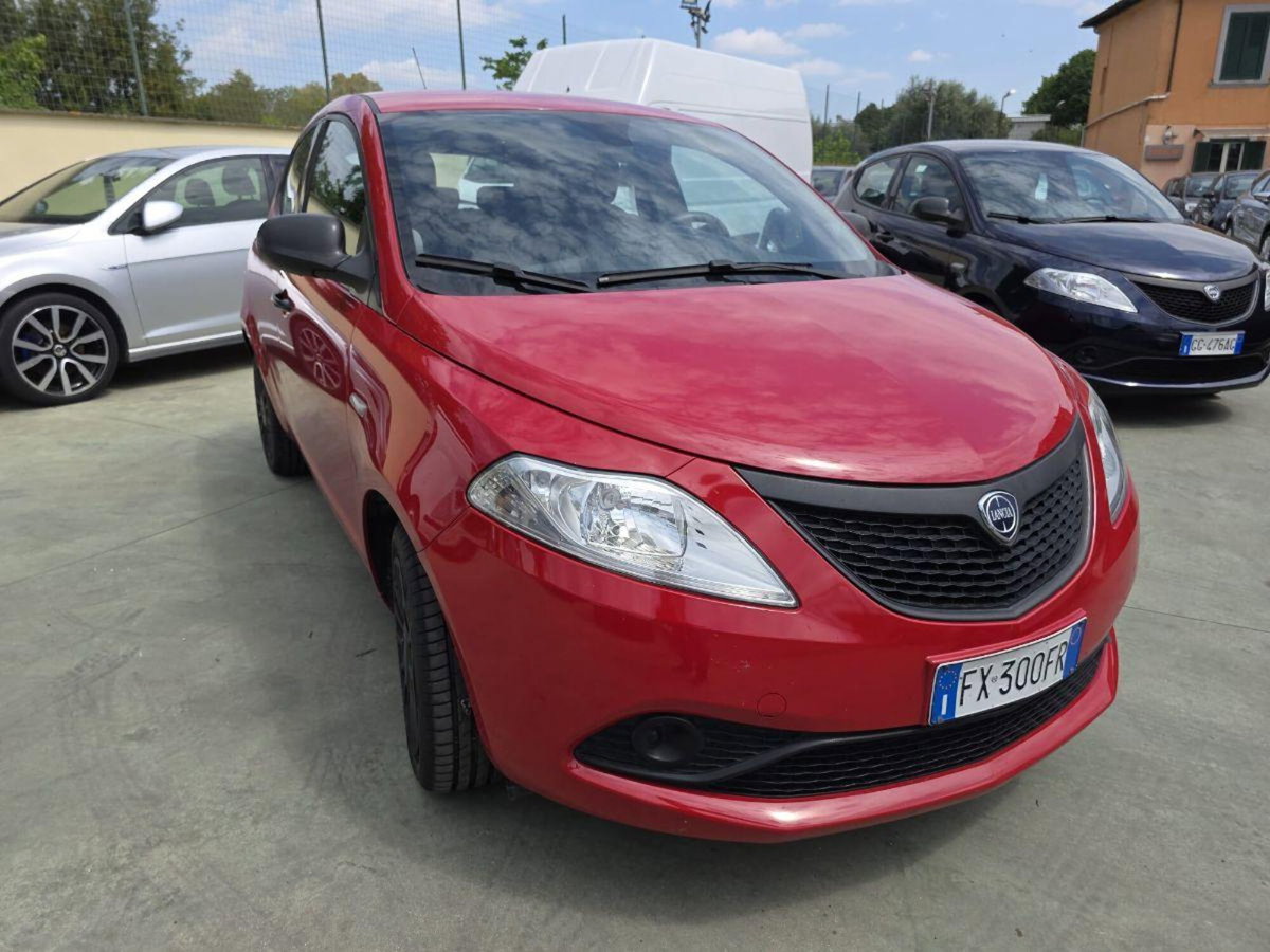 Lancia Ypsilon 1.2 69 CV 5 porte GPL Ecochic Silver