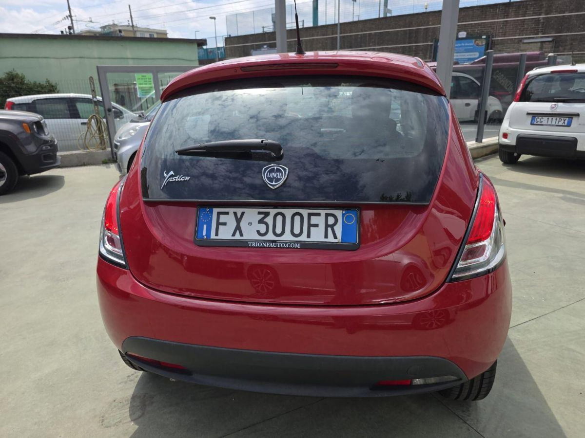 Lancia Ypsilon 1.2 69 CV 5 porte GPL Ecochic Silver (4)
