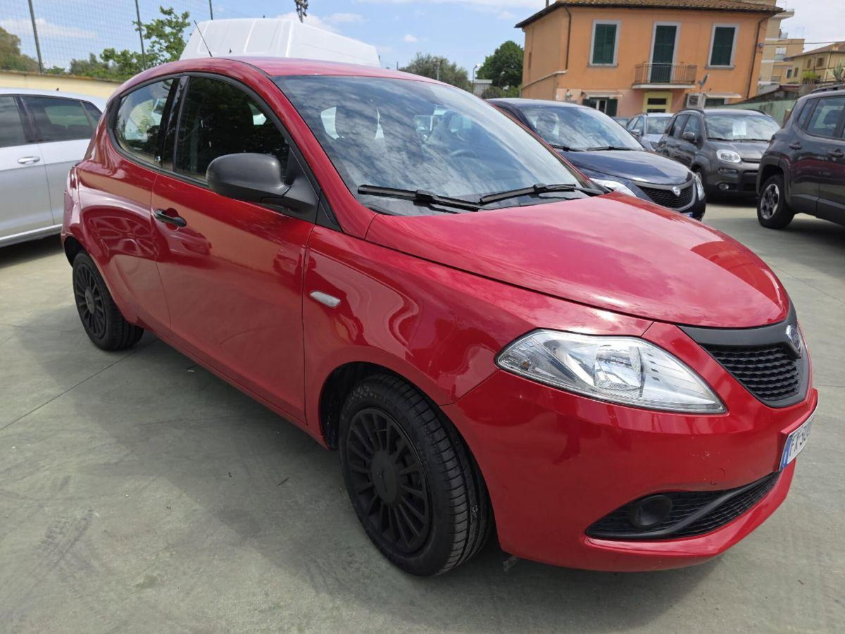 Lancia Ypsilon 1.2 69 CV 5 porte GPL Ecochic Silver (5)