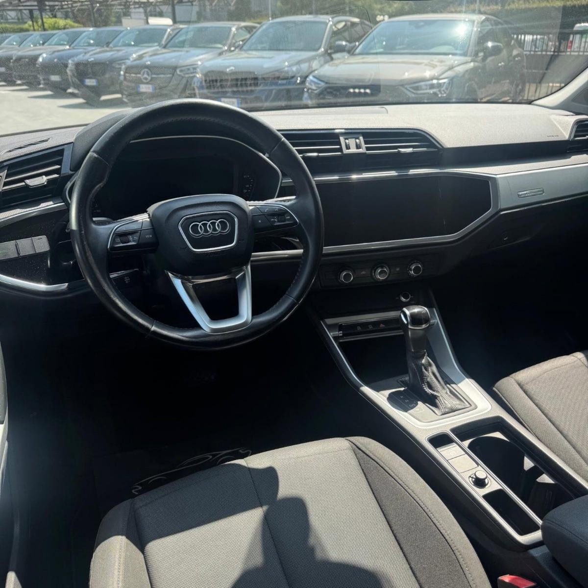 Audi Q3 35 TDI quattro S tronic Business (5)