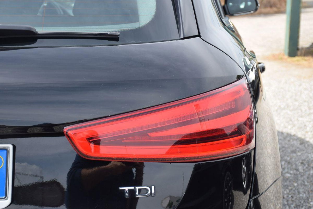 Audi Q3 2.0 TDI 120 CV (17)
