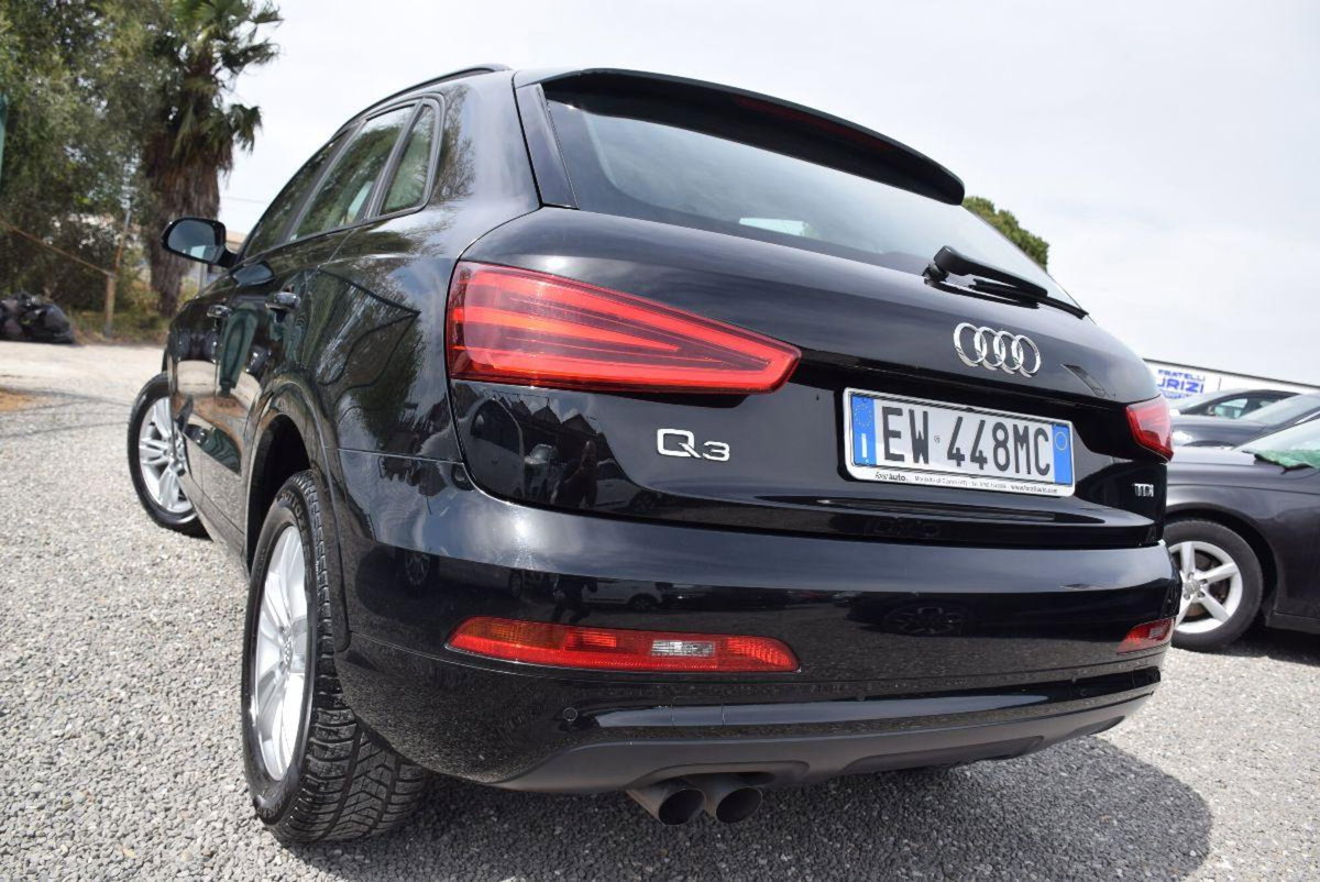 Audi Q3 2.0 TDI 120 CV (2)