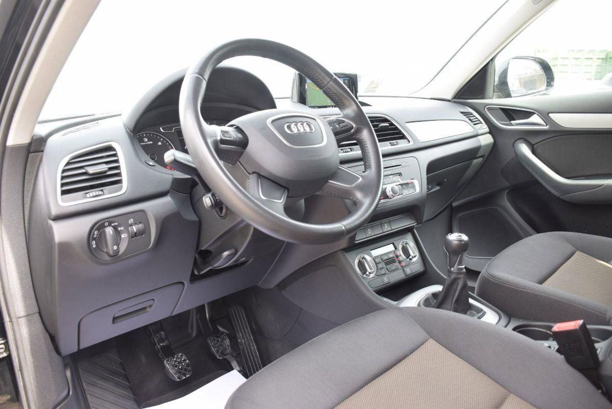 Audi Q3 2.0 TDI 120 CV (5)