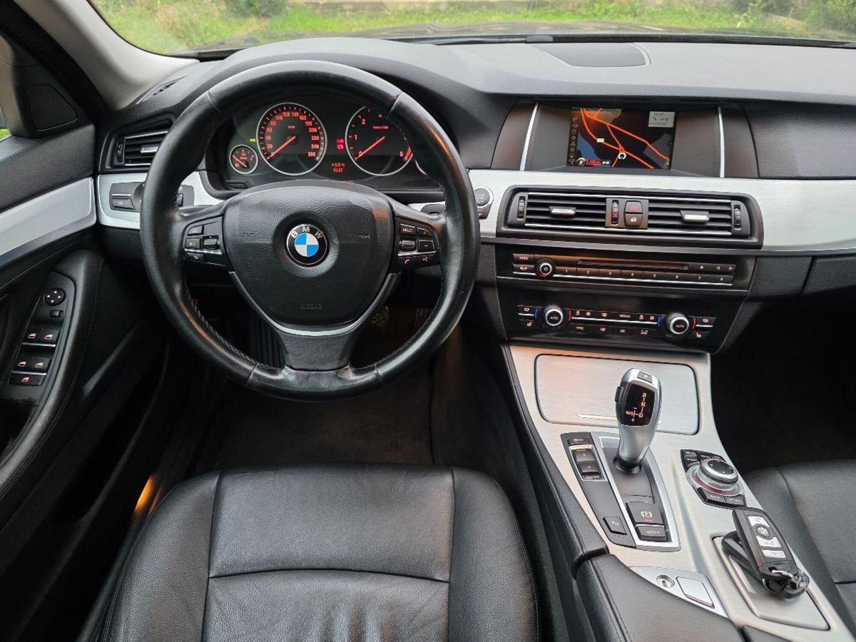 BMW Serie 5 Touring 520d  Msport (15)