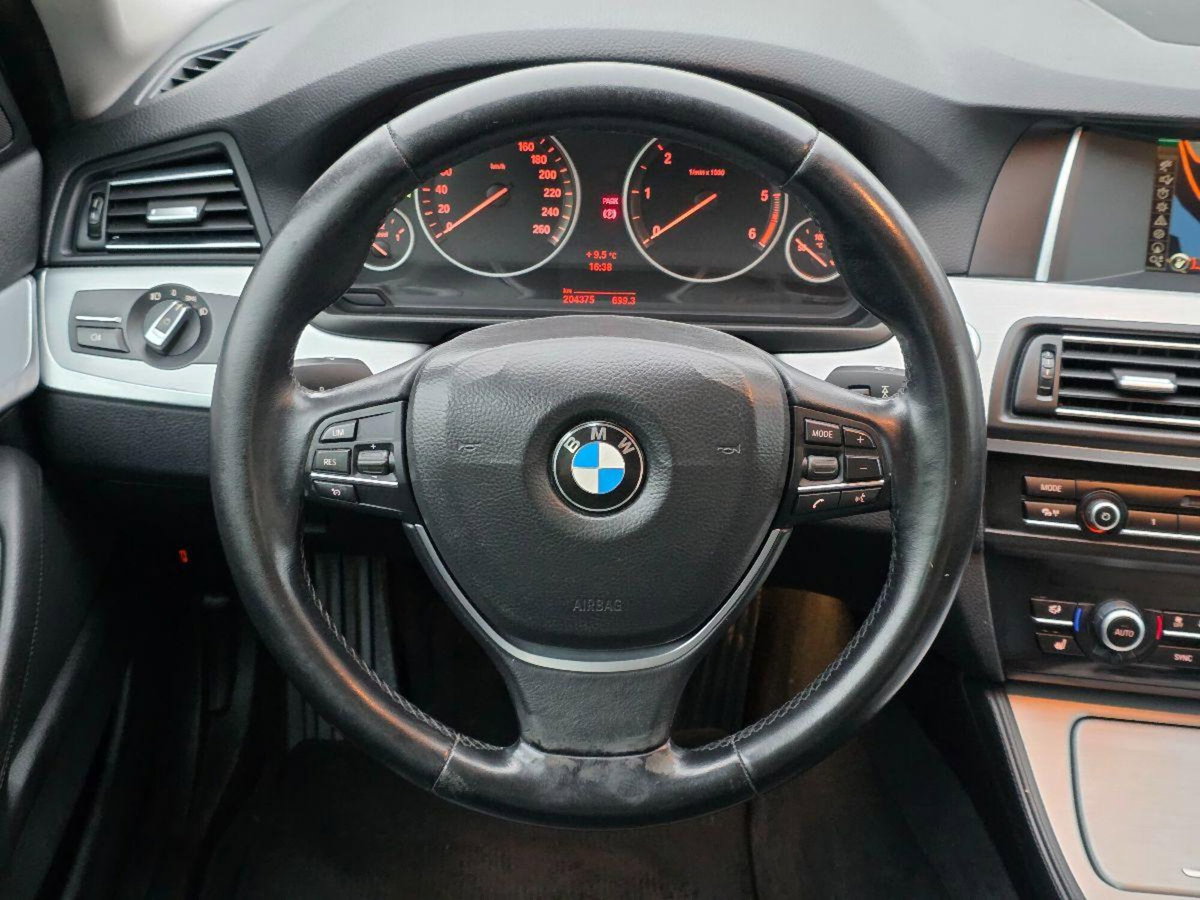 BMW Serie 5 Touring 520d  Msport (16)