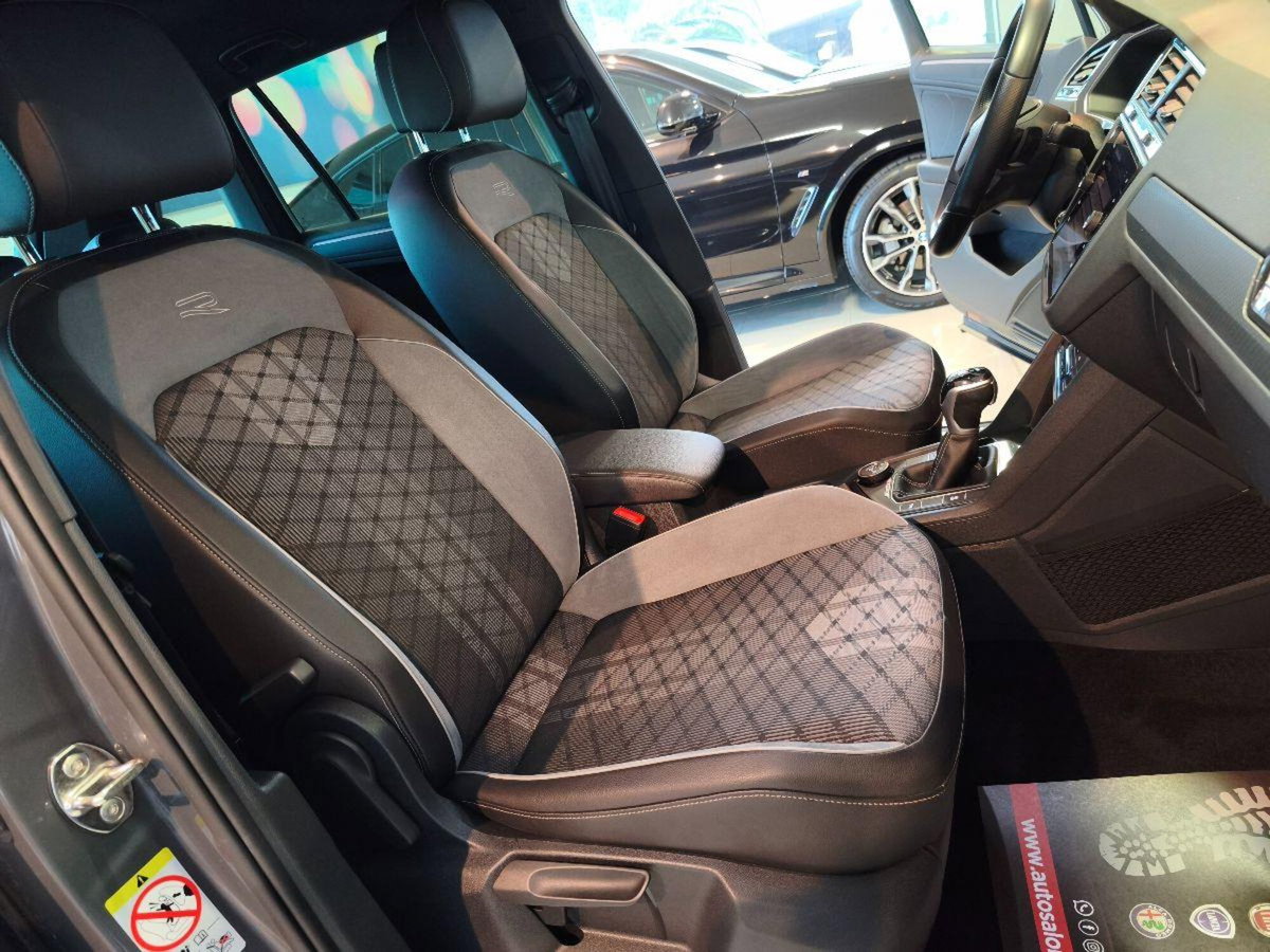 Volkswagen Tiguan Allspace 2.0 TDI SCR DSG 4MOTION R-Line (19)
