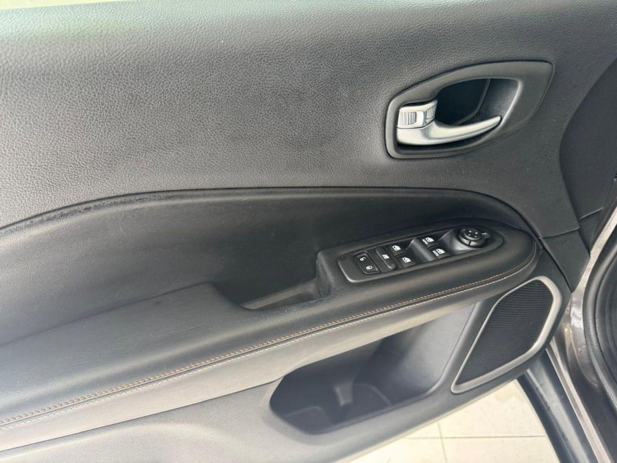 Jeep Compass 2.0 Multijet II aut. 4WD Longitude (8)