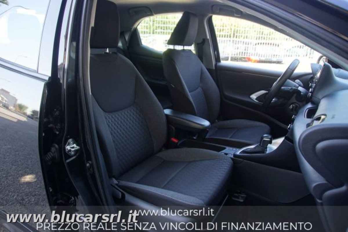 Toyota Yaris Active (11)