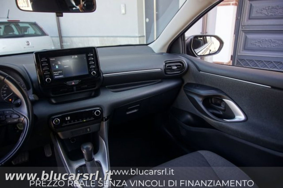 Toyota Yaris Active (8)