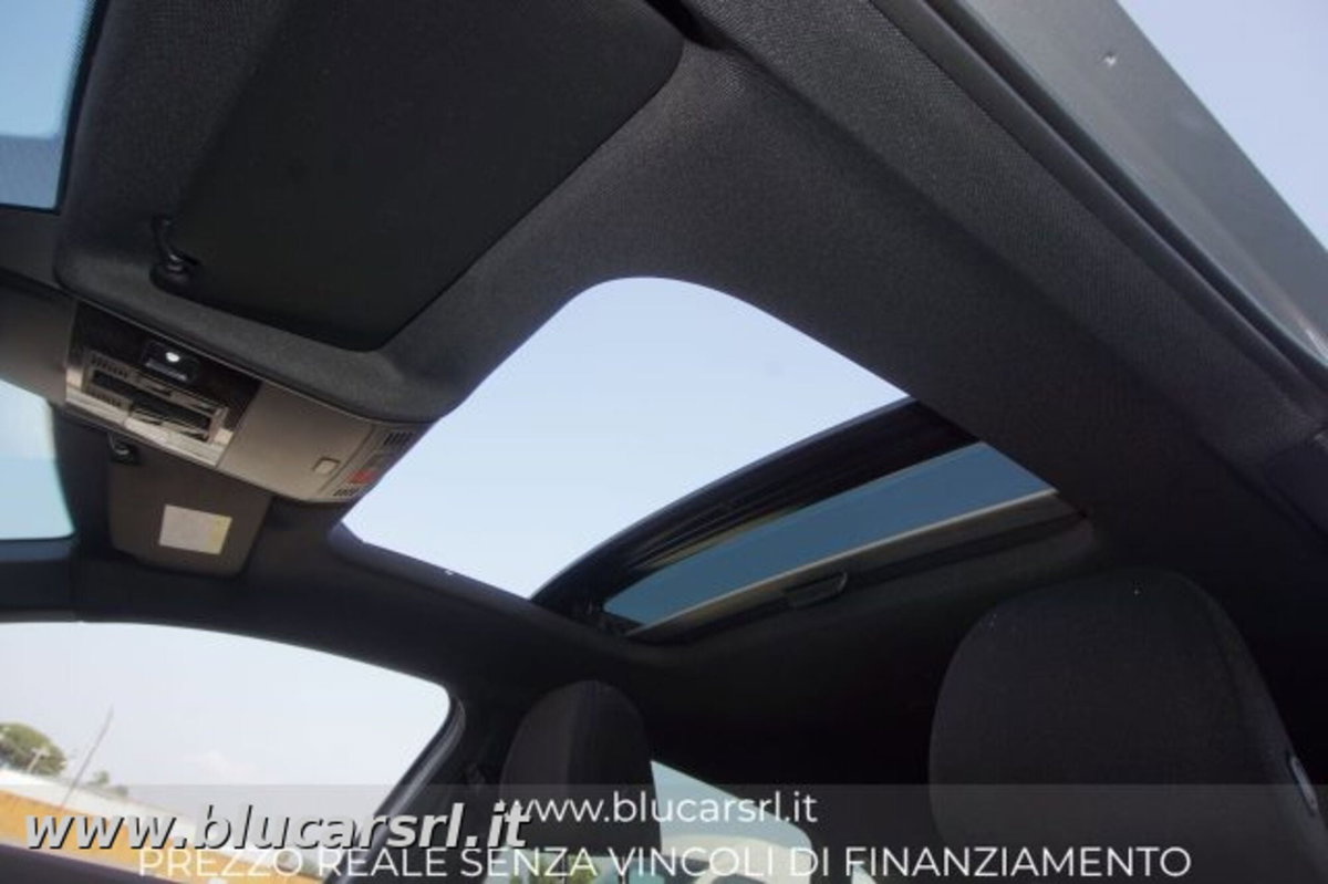 Volkswagen Taigo 1.0 TSI 110 CV R-Line (13)