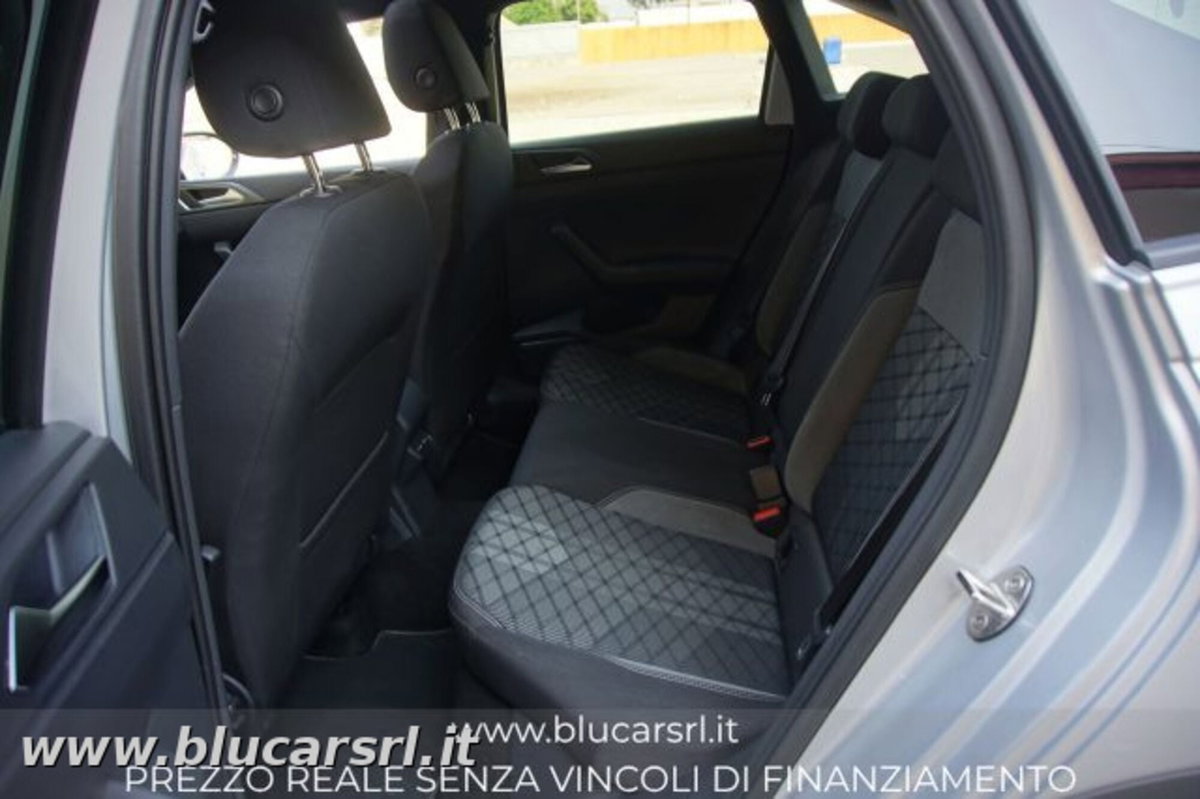 Volkswagen Taigo 1.0 TSI 110 CV R-Line (10)