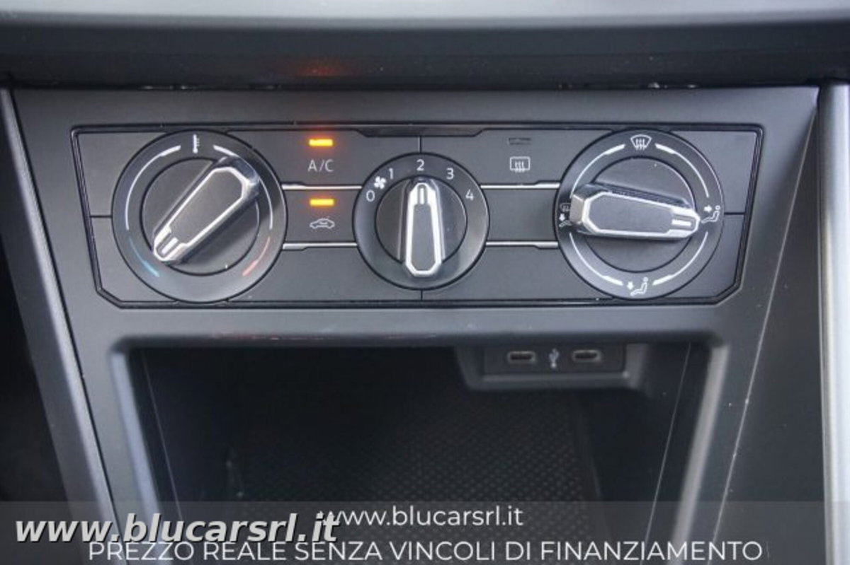 Volkswagen Taigo 1.0 TSI 110 CV R-Line (18)